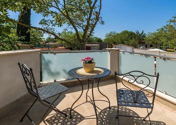 Gorgeous In * Sajini