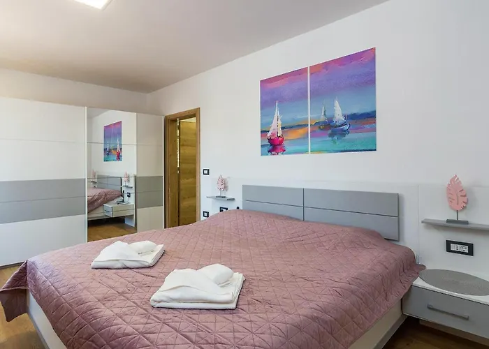 Gorgeous In * Sajini