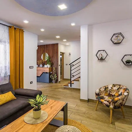 Gorgeous In * Sajini